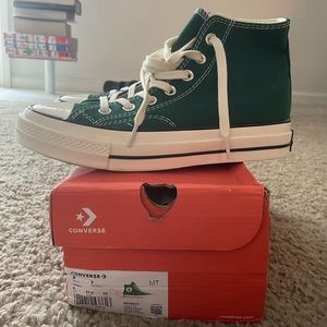 Clover/green Converse High Tops